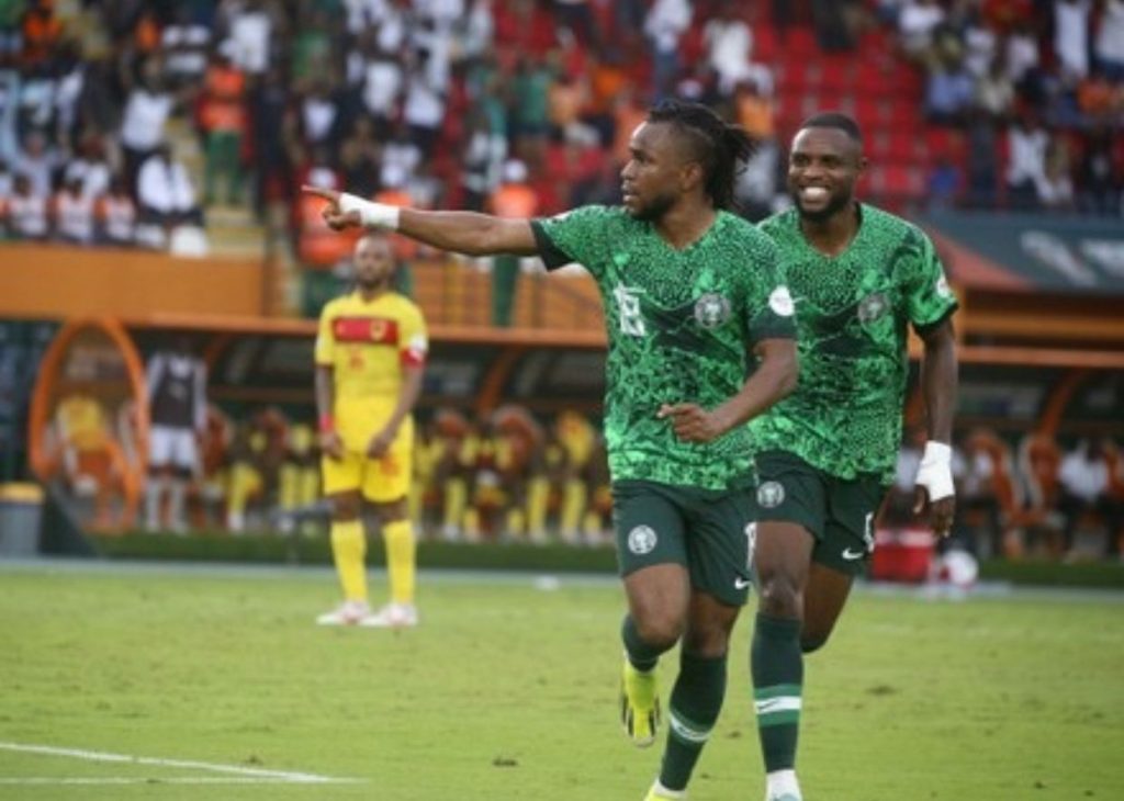 Lookman celebrating his goal.